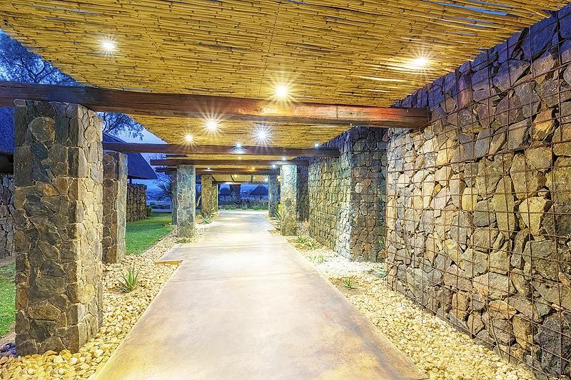 ווינדהוק Auas Safari Lodge מראה חיצוני תמונה